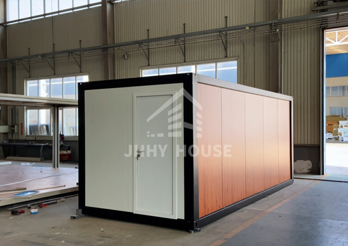 Edificios de dormitorios para obras de construcción, cada habitación equipada con baño y ducha.